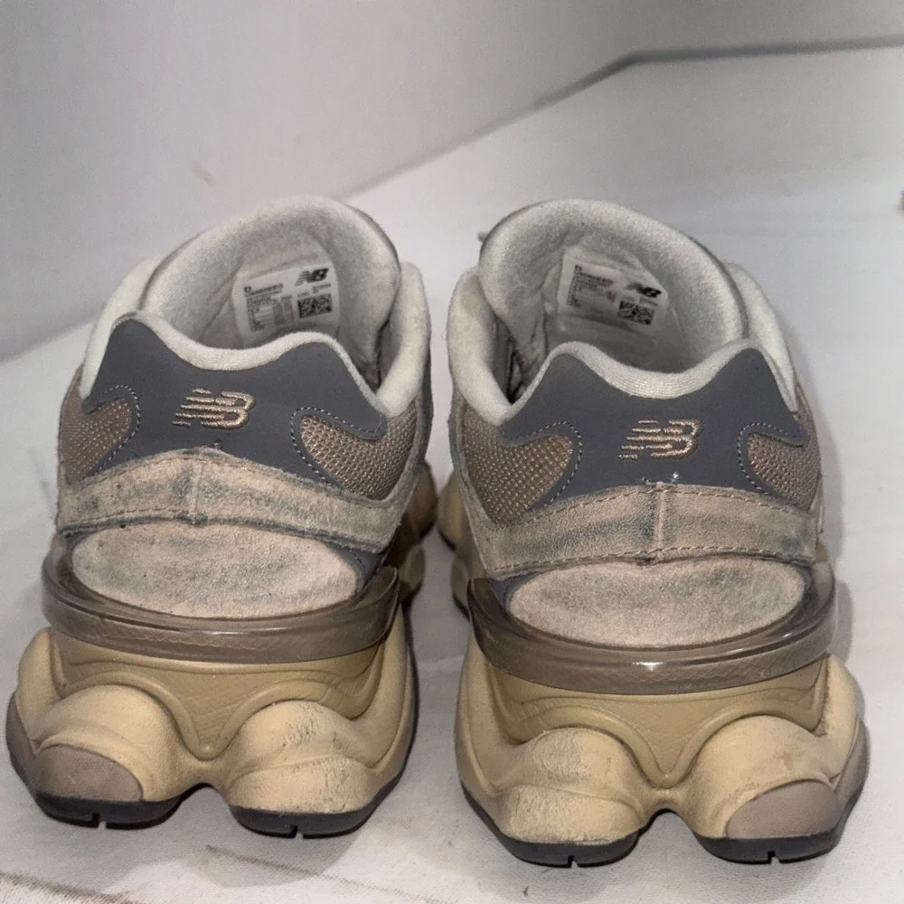 New Balance 9060 Gray Beige Low Top Lace-Up Unisex Sneakers GC9060EB 5.5 Mens